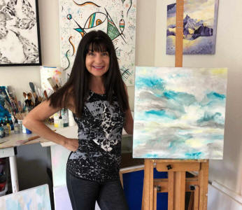 artist Linda Paul in studio