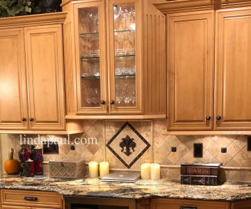 fleur de lis backsplash