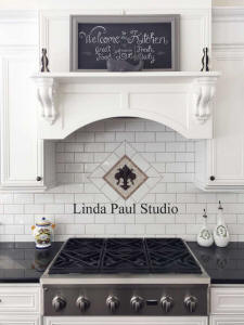 fleur de lis in black and white kitchen