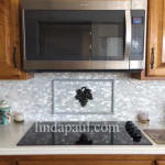 tile accnet btween stove and microwave